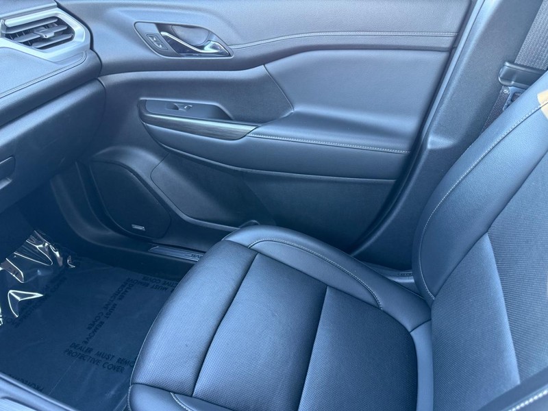 GMC Acadia Vehicle Full-screen Gallery Image 21