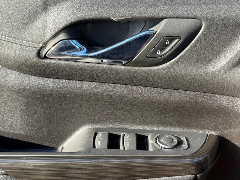 GMC Acadia Vehicle Full-screen Gallery Image 23