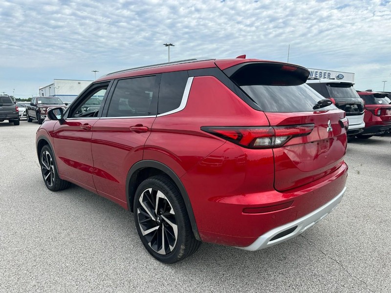 Mitsubishi Outlander Vehicle Full-screen Gallery Image 3