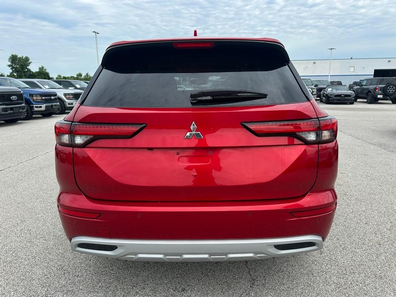 Mitsubishi Outlander Vehicle Full-screen Gallery Image 4