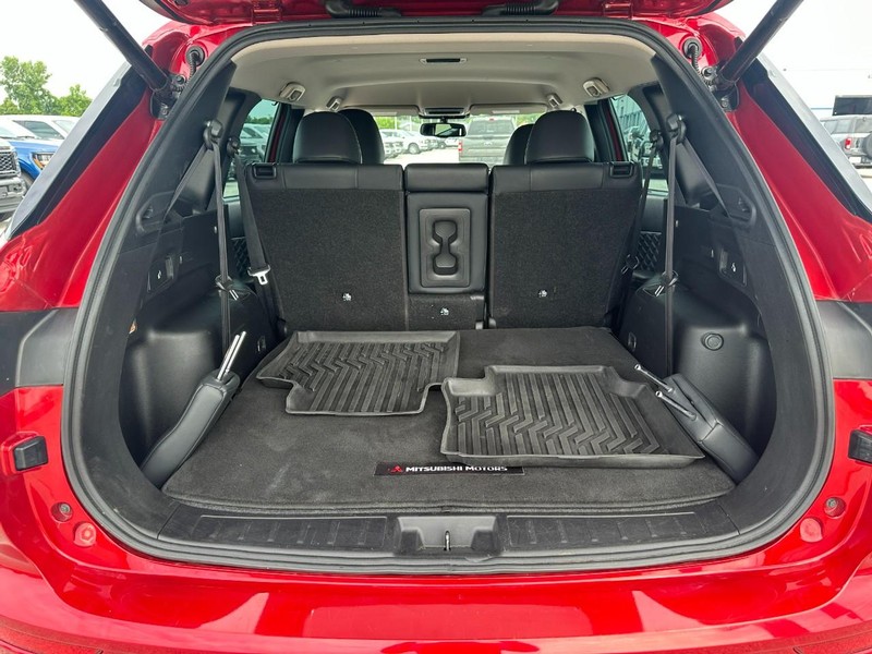 Mitsubishi Outlander Vehicle Full-screen Gallery Image 5