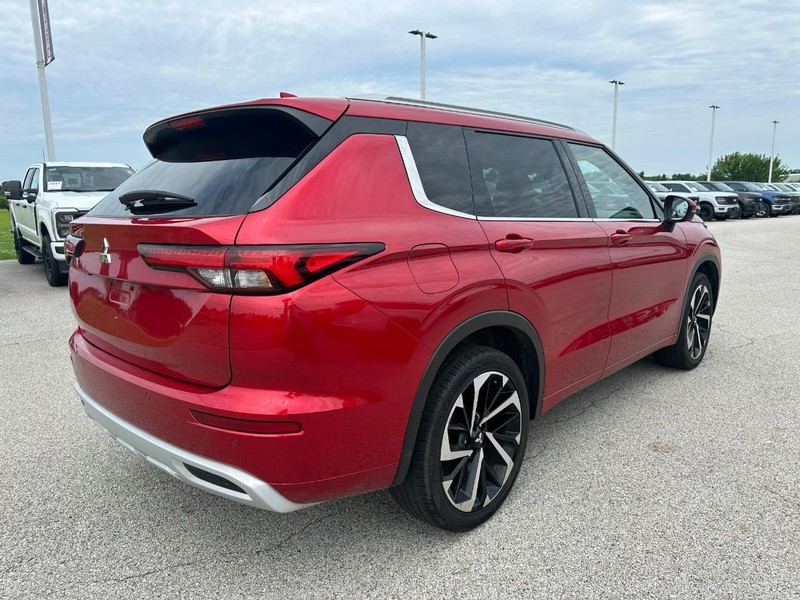 Mitsubishi Outlander Vehicle Full-screen Gallery Image 7