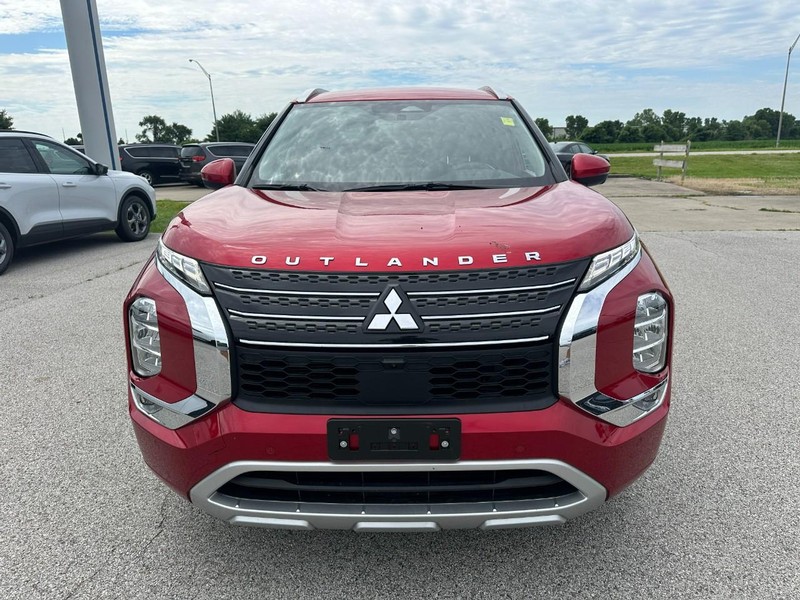 Mitsubishi Outlander Vehicle Full-screen Gallery Image 9