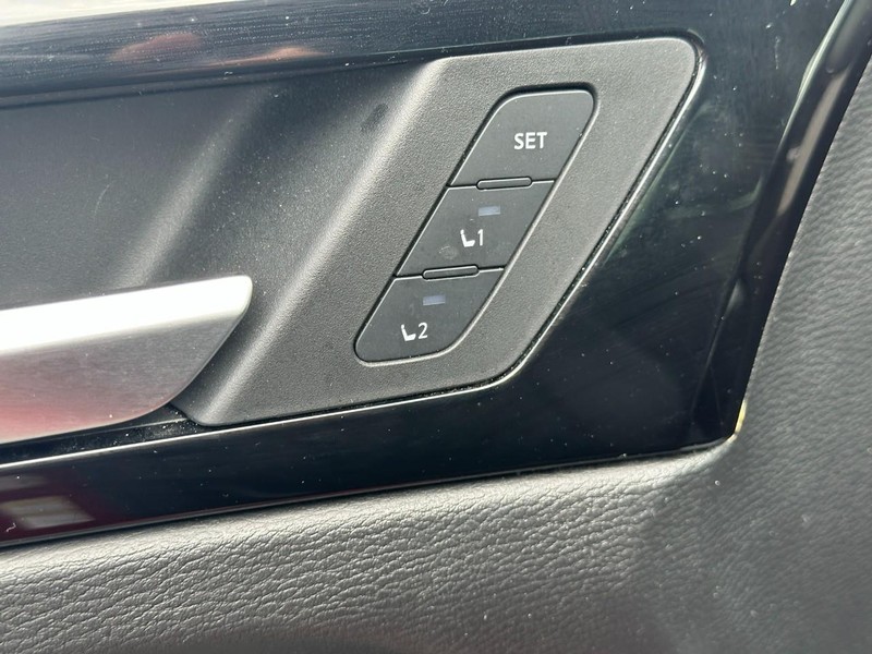 Mitsubishi Outlander Vehicle Full-screen Gallery Image 18