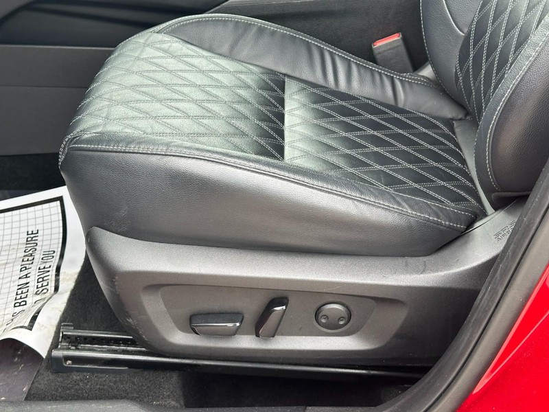 Mitsubishi Outlander Vehicle Full-screen Gallery Image 19