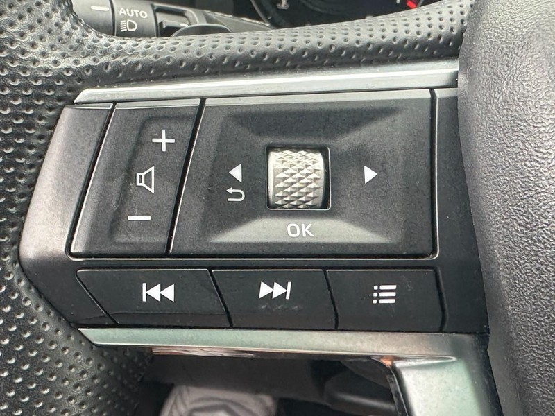 Mitsubishi Outlander Vehicle Full-screen Gallery Image 20