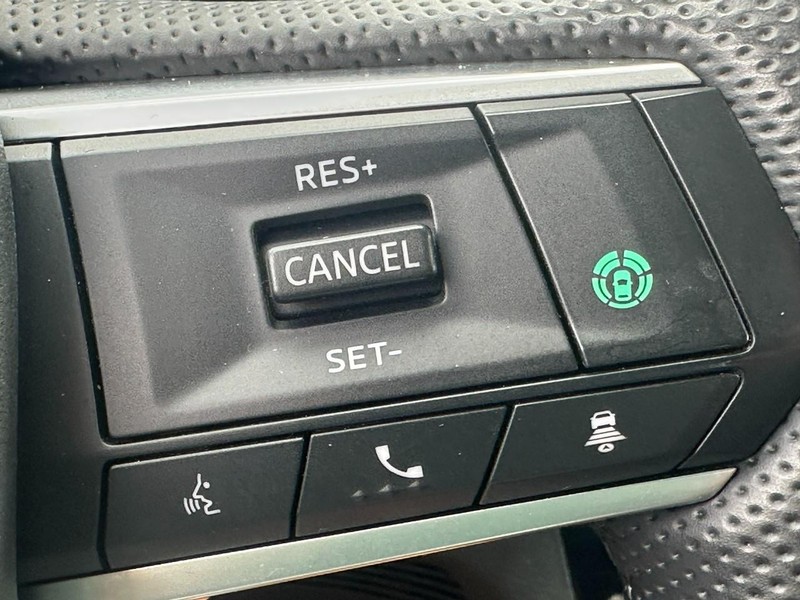 Mitsubishi Outlander Vehicle Full-screen Gallery Image 21