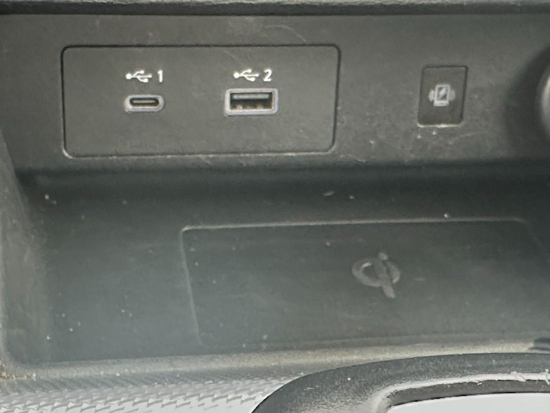 Mitsubishi Outlander Vehicle Full-screen Gallery Image 24