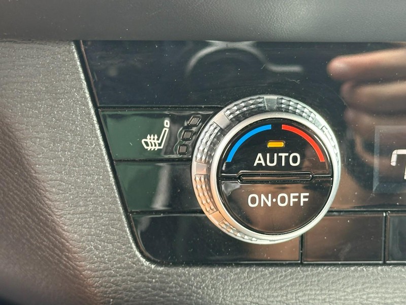 Mitsubishi Outlander Vehicle Full-screen Gallery Image 25