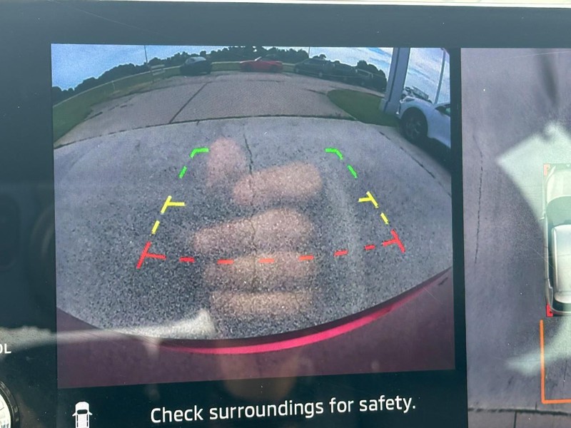 Mitsubishi Outlander Vehicle Full-screen Gallery Image 26