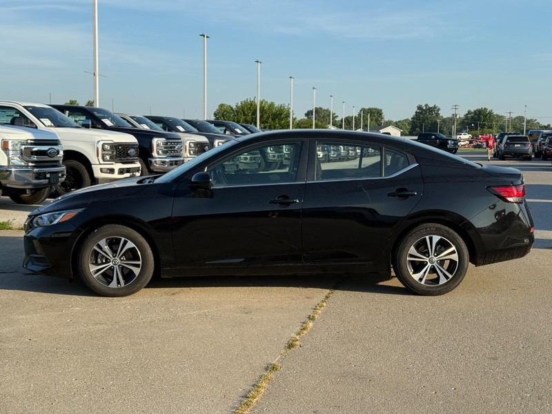 Nissan Sentra Vehicle Full-screen Gallery Image 2