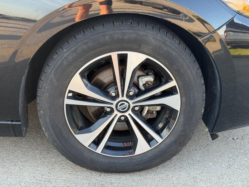 Nissan Sentra Vehicle Full-screen Gallery Image 7