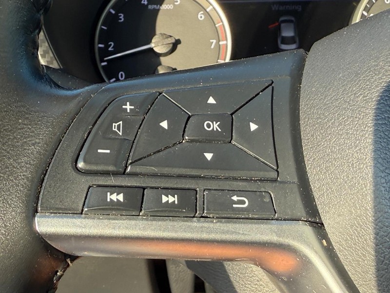 Nissan Sentra Vehicle Full-screen Gallery Image 13