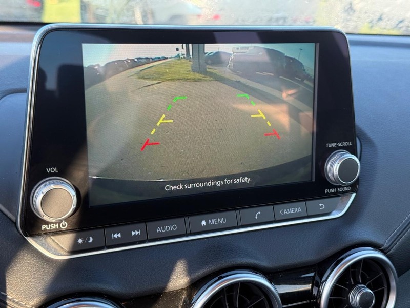 Nissan Sentra Vehicle Full-screen Gallery Image 16