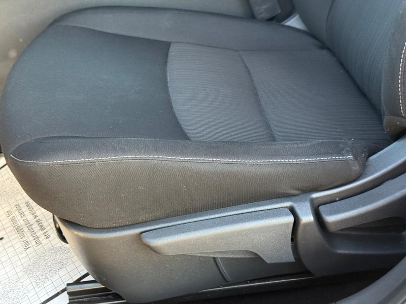 Nissan Sentra Vehicle Full-screen Gallery Image 22