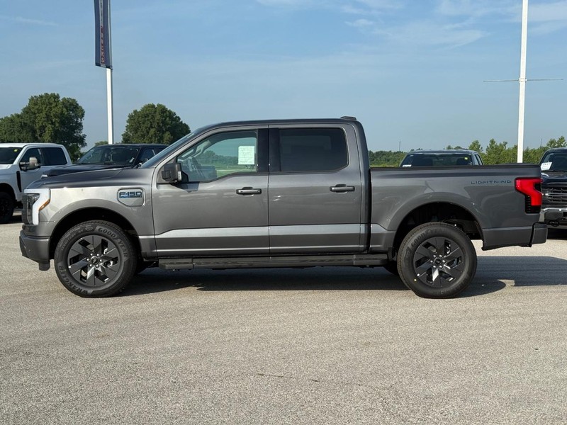 Ford F-150 Lightning Vehicle Full-screen Gallery Image 2