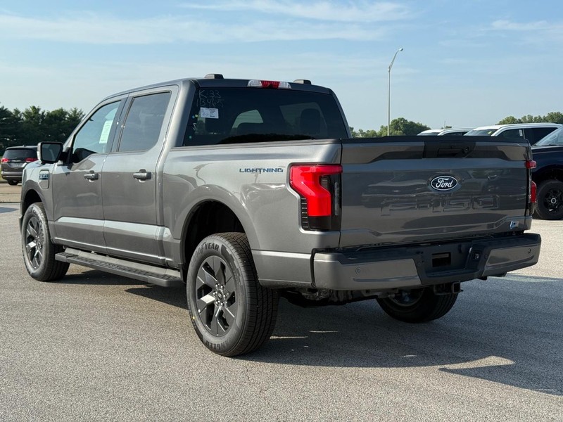 Ford F-150 Lightning Vehicle Full-screen Gallery Image 3