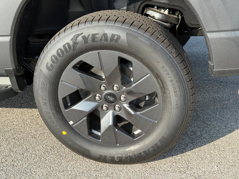 Ford F-150 Lightning Vehicle Full-screen Gallery Image 4