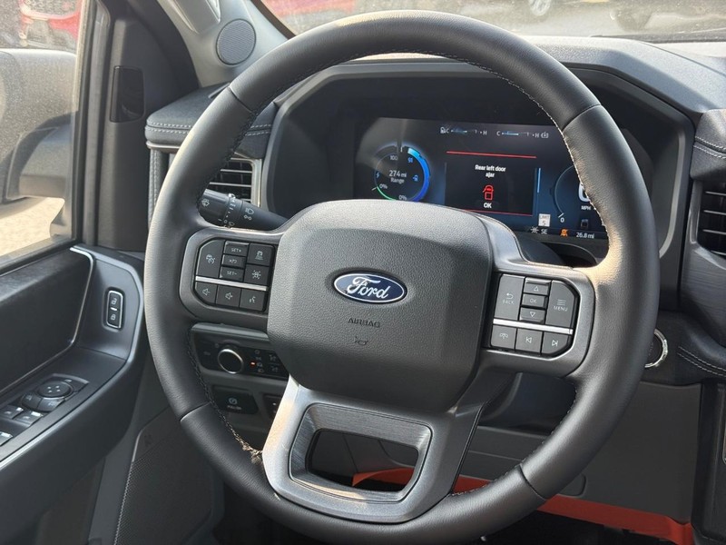 Ford F-150 Lightning Vehicle Full-screen Gallery Image 8