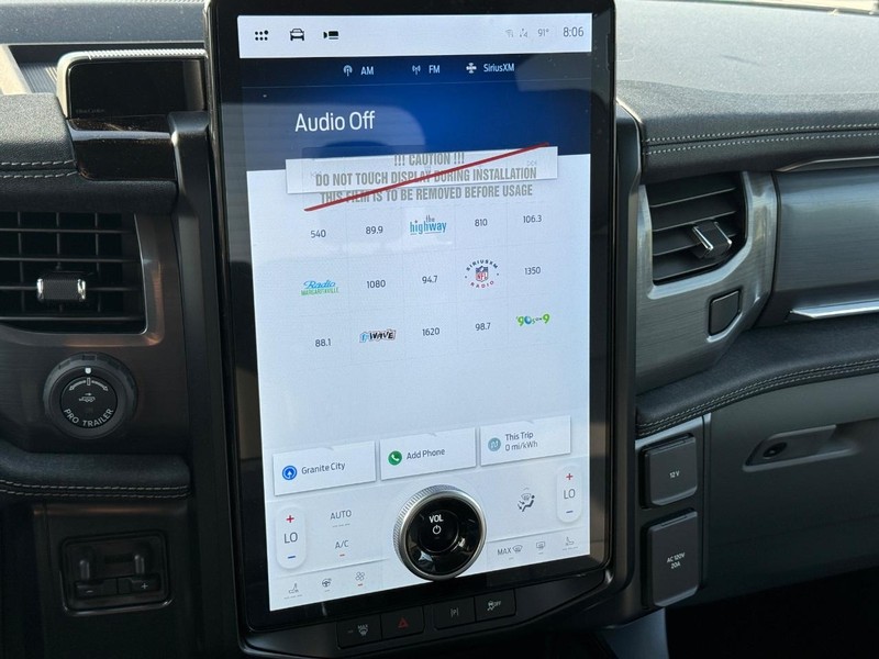 Ford F-150 Lightning Vehicle Full-screen Gallery Image 13