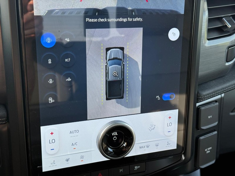 Ford F-150 Lightning Vehicle Full-screen Gallery Image 15