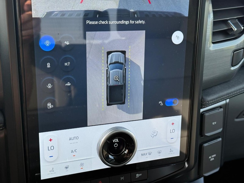 Ford F-150 Lightning Vehicle Full-screen Gallery Image 16