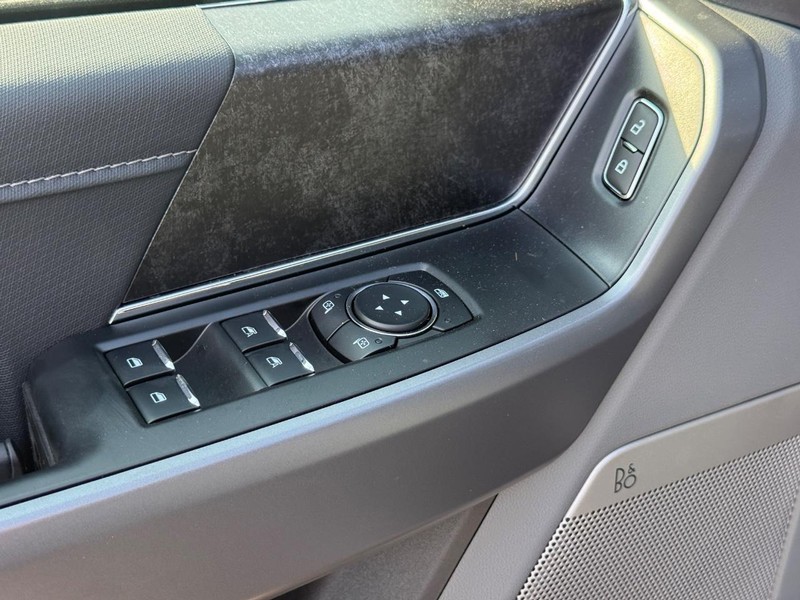 Ford F-150 Lightning Vehicle Full-screen Gallery Image 21