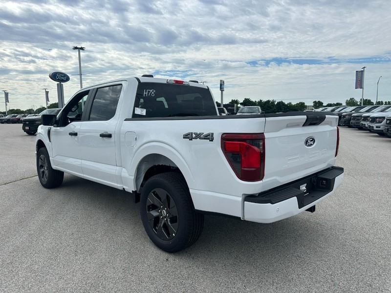 Ford F-150 Vehicle Full-screen Gallery Image 3