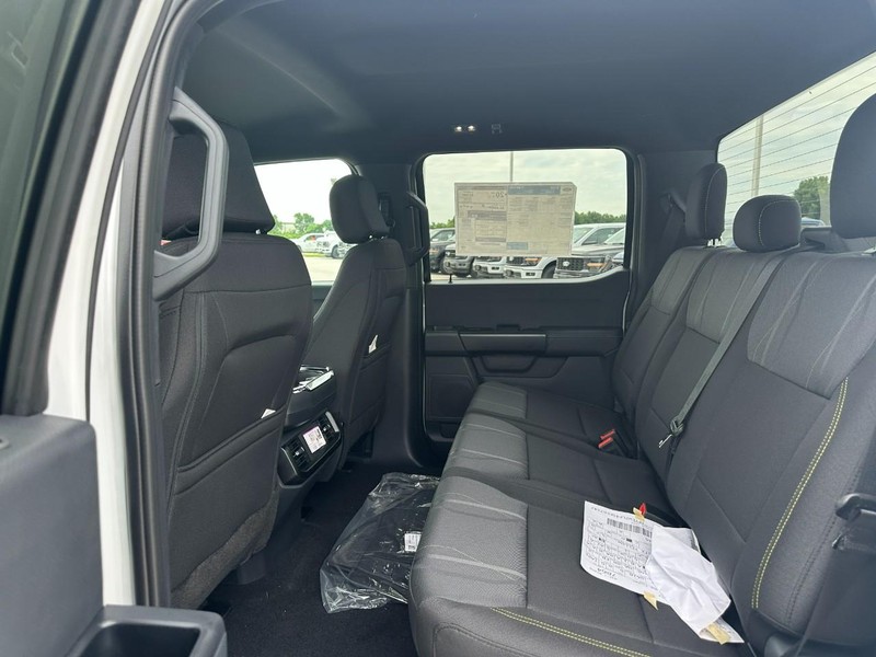 Ford F-150 Vehicle Full-screen Gallery Image 4