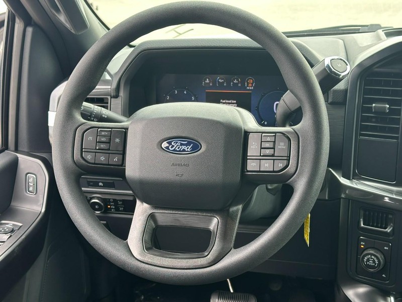 Ford F-150 Vehicle Full-screen Gallery Image 6