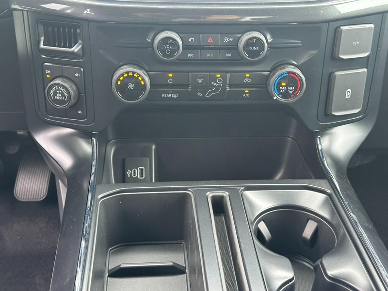 Ford F-150 Vehicle Full-screen Gallery Image 8