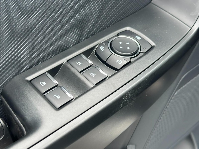 Ford F-150 Vehicle Full-screen Gallery Image 9