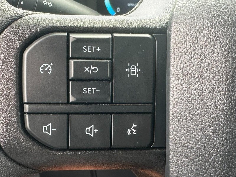 Ford F-150 Vehicle Full-screen Gallery Image 11