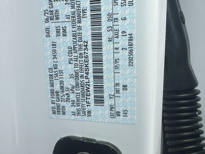 Ford F-150 Vehicle Full-screen Gallery Image 15