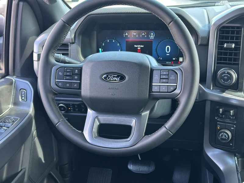 Ford F-150 Vehicle Full-screen Gallery Image 6