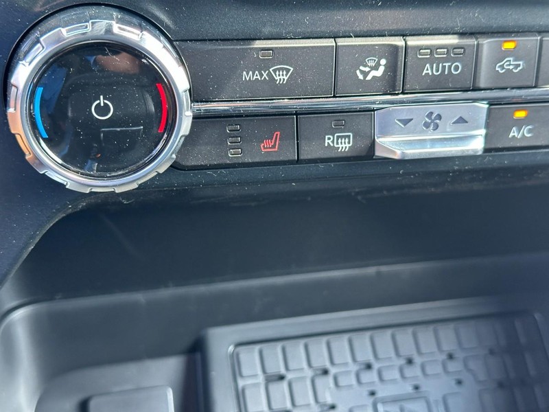 Ford F-150 Vehicle Full-screen Gallery Image 15