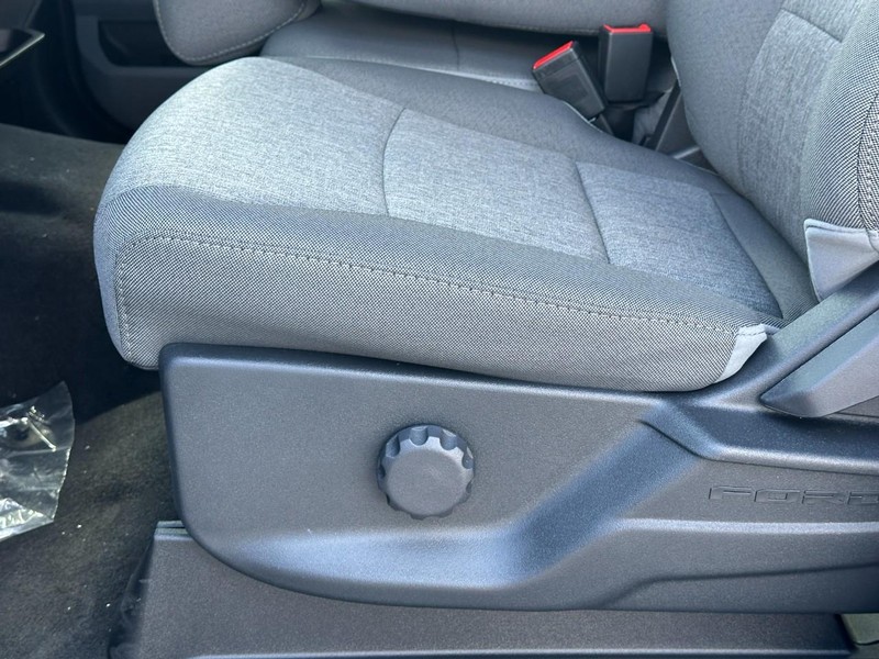 Ford Super Duty F-250 SRW Vehicle Full-screen Gallery Image 10