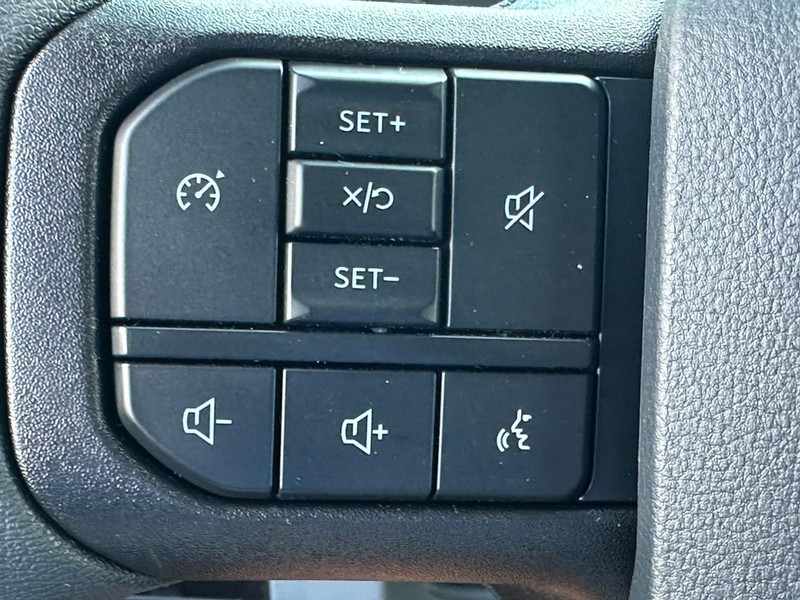 Ford Super Duty F-250 SRW Vehicle Full-screen Gallery Image 11