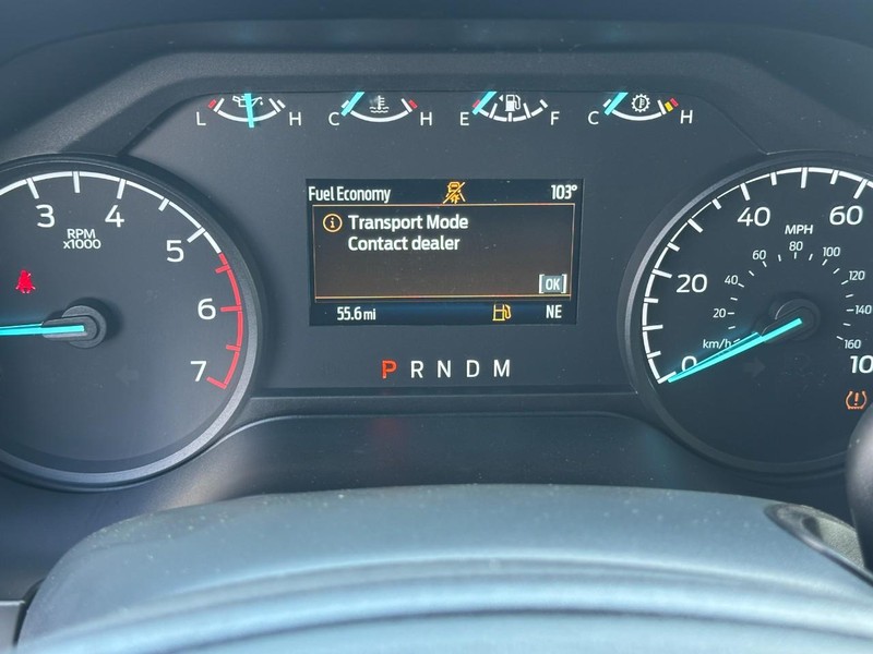 Ford Super Duty F-250 SRW Vehicle Full-screen Gallery Image 13