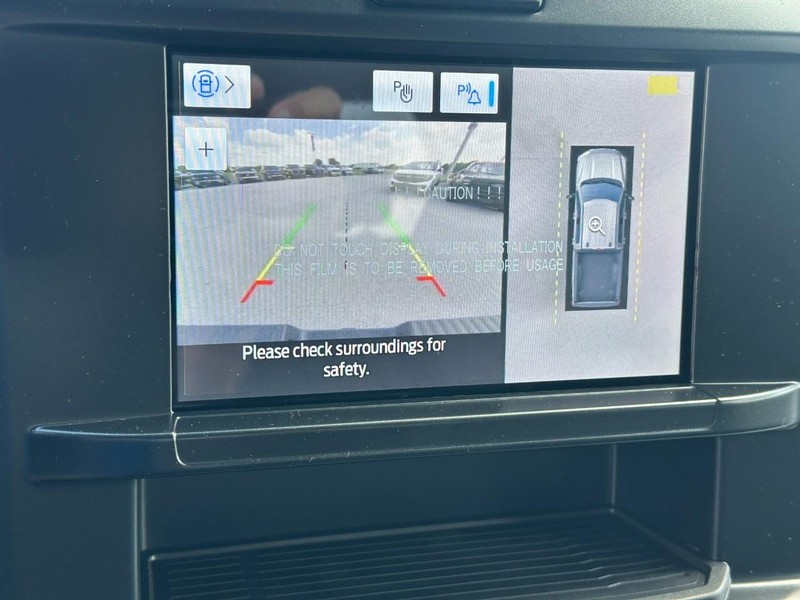 Ford Super Duty F-250 SRW Vehicle Full-screen Gallery Image 14