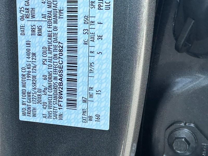 Ford Super Duty F-250 SRW Vehicle Full-screen Gallery Image 15