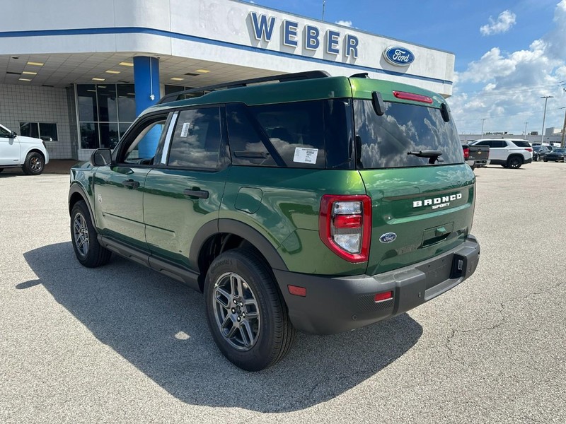 Ford Bronco Sport Vehicle Full-screen Gallery Image 3