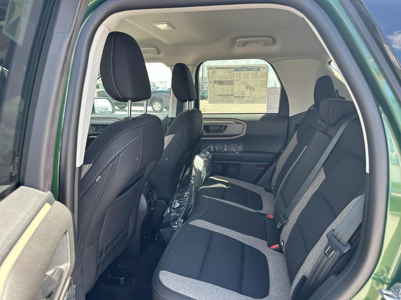 Ford Bronco Sport Vehicle Full-screen Gallery Image 4