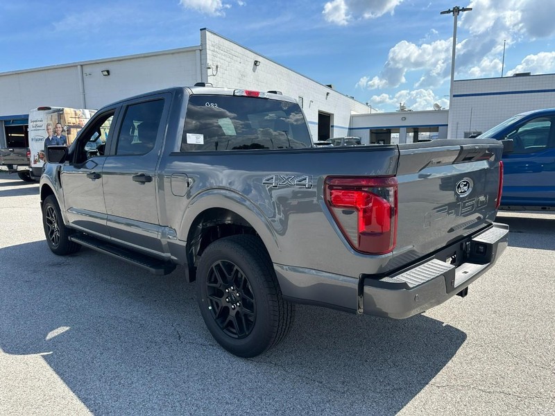 Ford F-150 Vehicle Full-screen Gallery Image 3