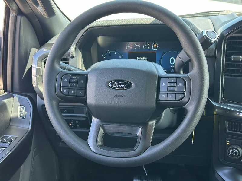 Ford F-150 Vehicle Full-screen Gallery Image 6