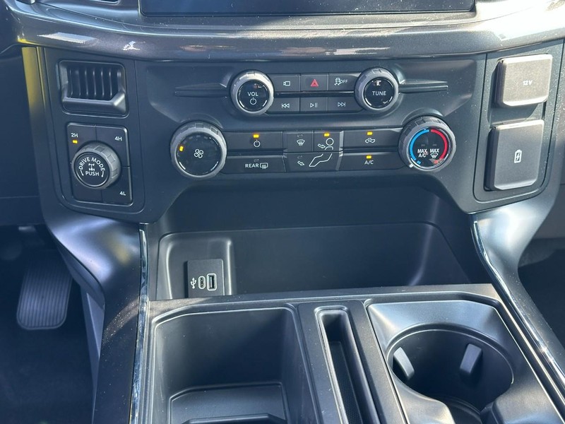 Ford F-150 Vehicle Full-screen Gallery Image 8