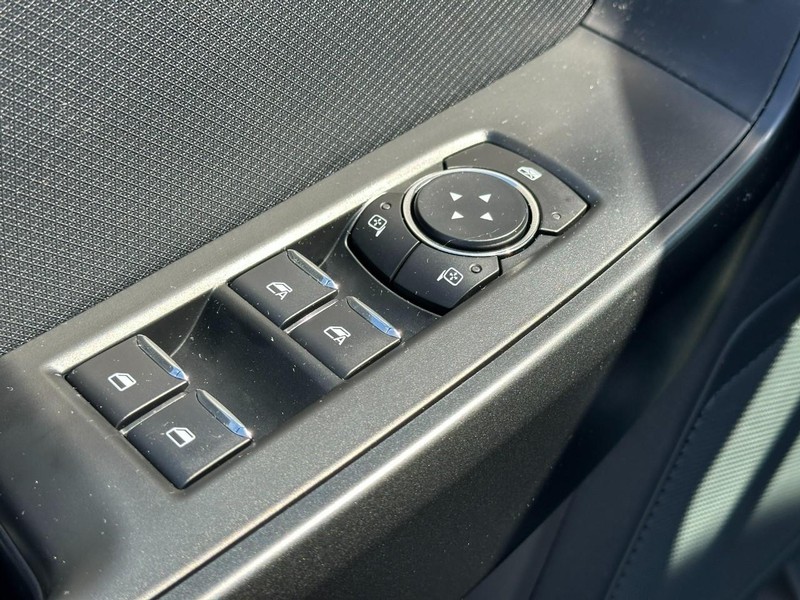 Ford F-150 Vehicle Full-screen Gallery Image 9