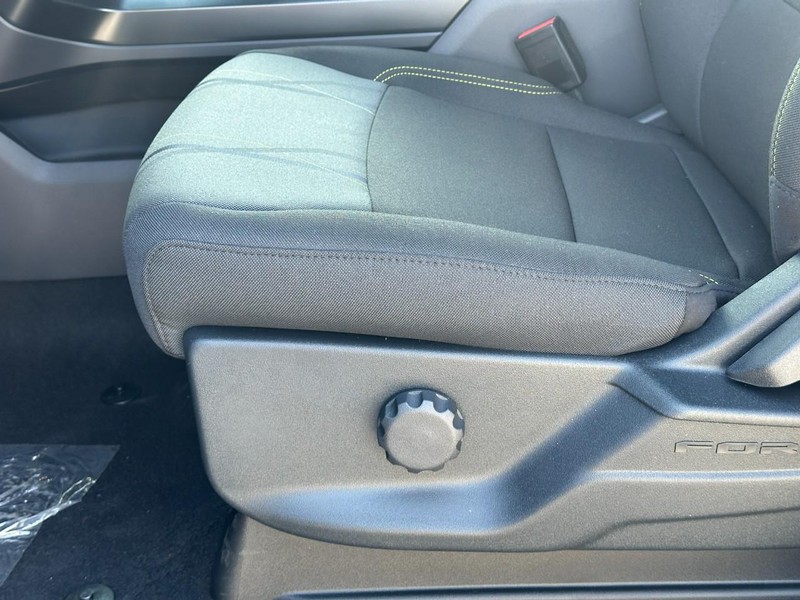 Ford F-150 Vehicle Full-screen Gallery Image 10