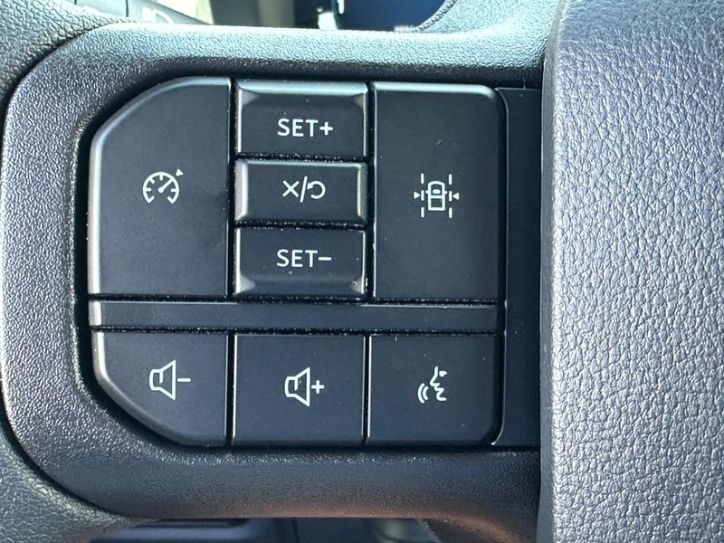 Ford F-150 Vehicle Full-screen Gallery Image 11