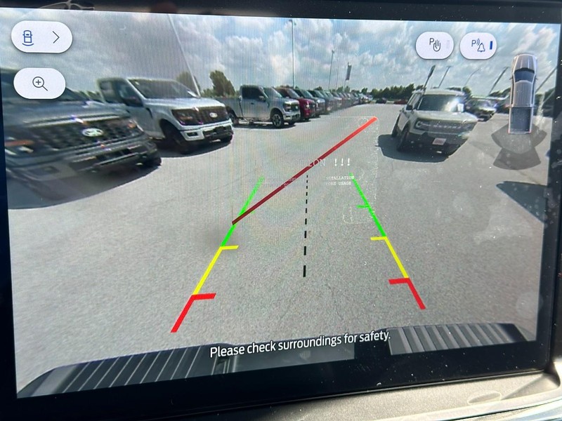 Ford F-150 Vehicle Full-screen Gallery Image 14